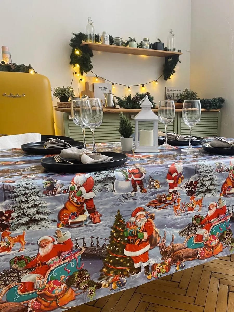 Пример скатерти с новогодним принтом. Источник: Wildberries