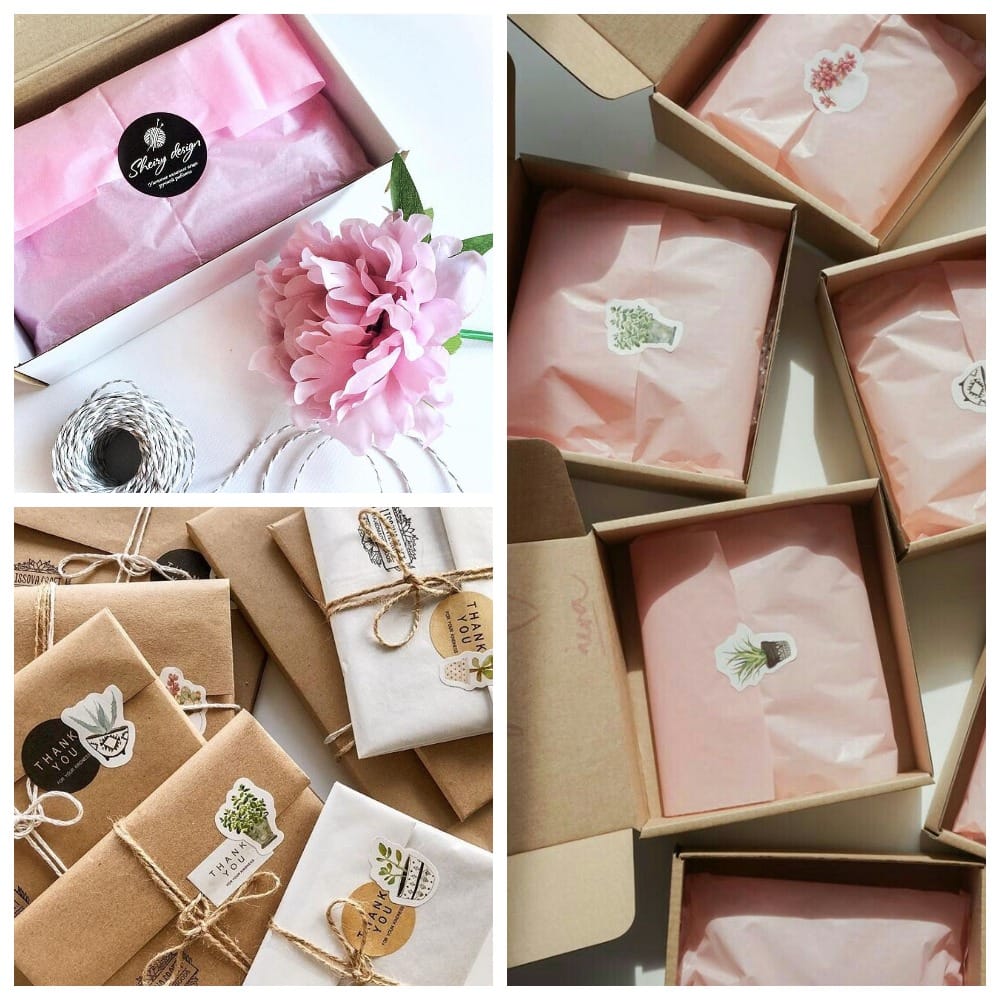 Чтобы придать упаковке необычный вид, замените скотч наклейками