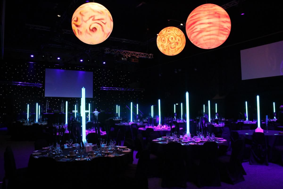 Пример оформленного зала.