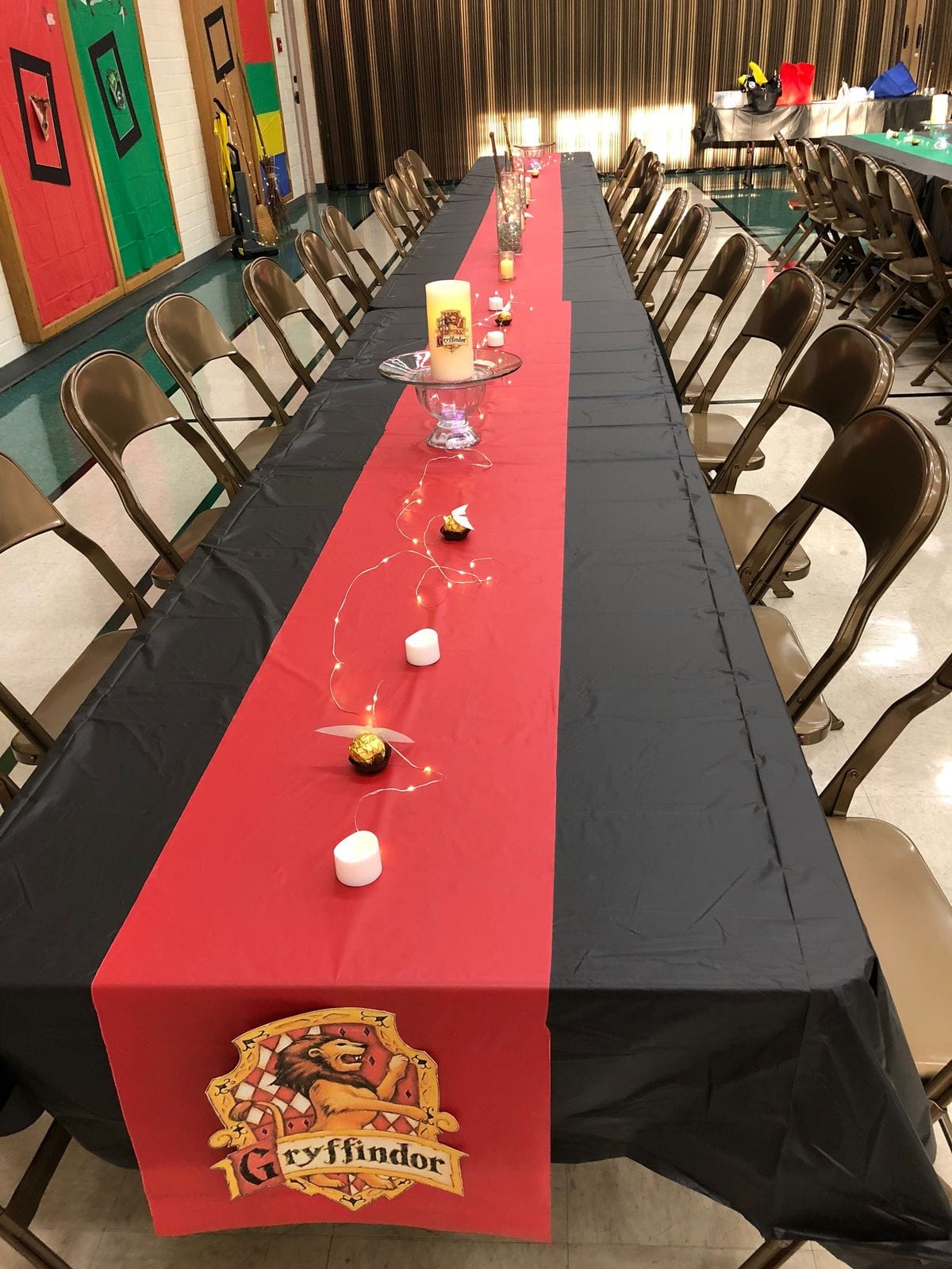 Пример, как можно оформить стол с едой