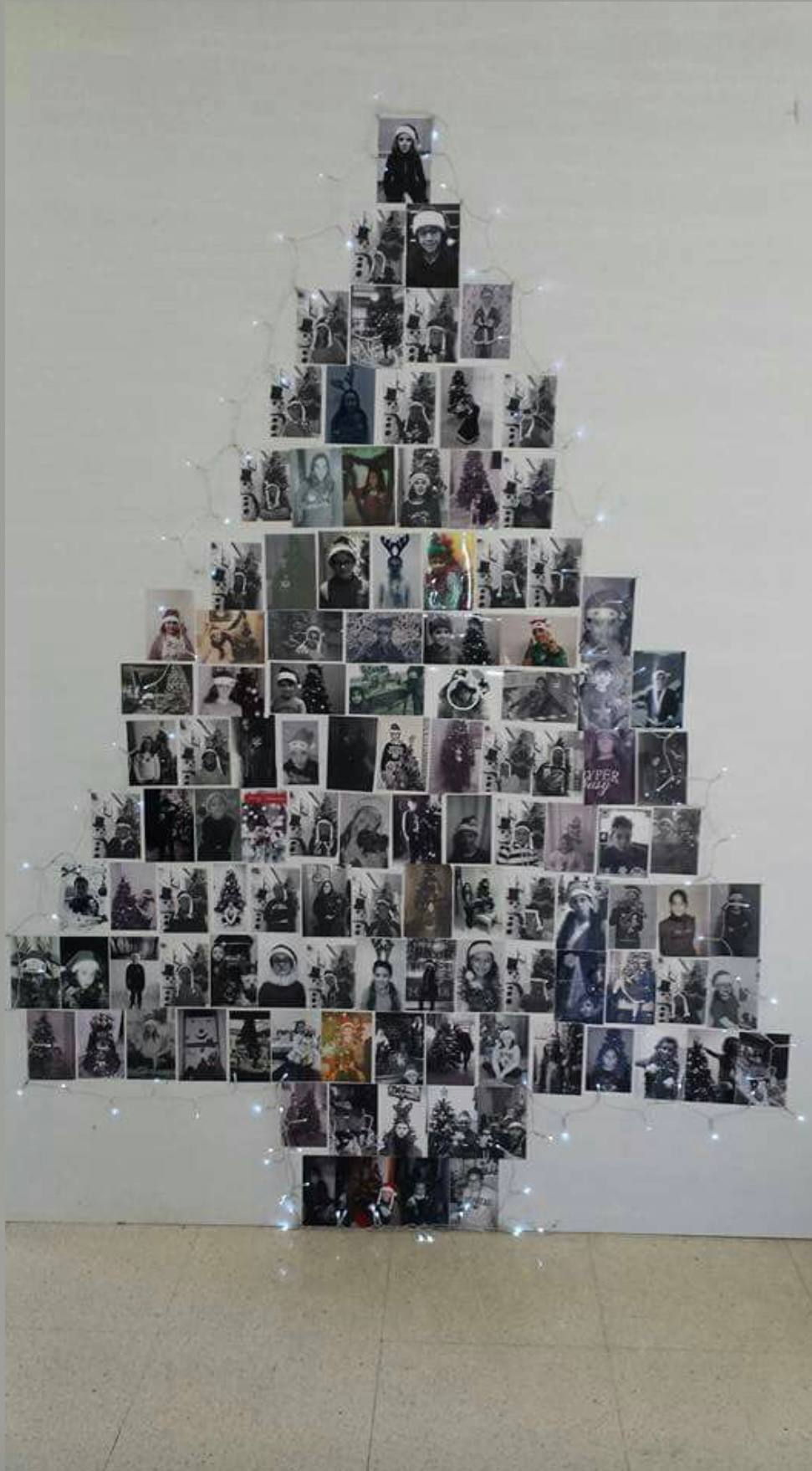 Новогодняя ёлка с фотографиями за прошедший год