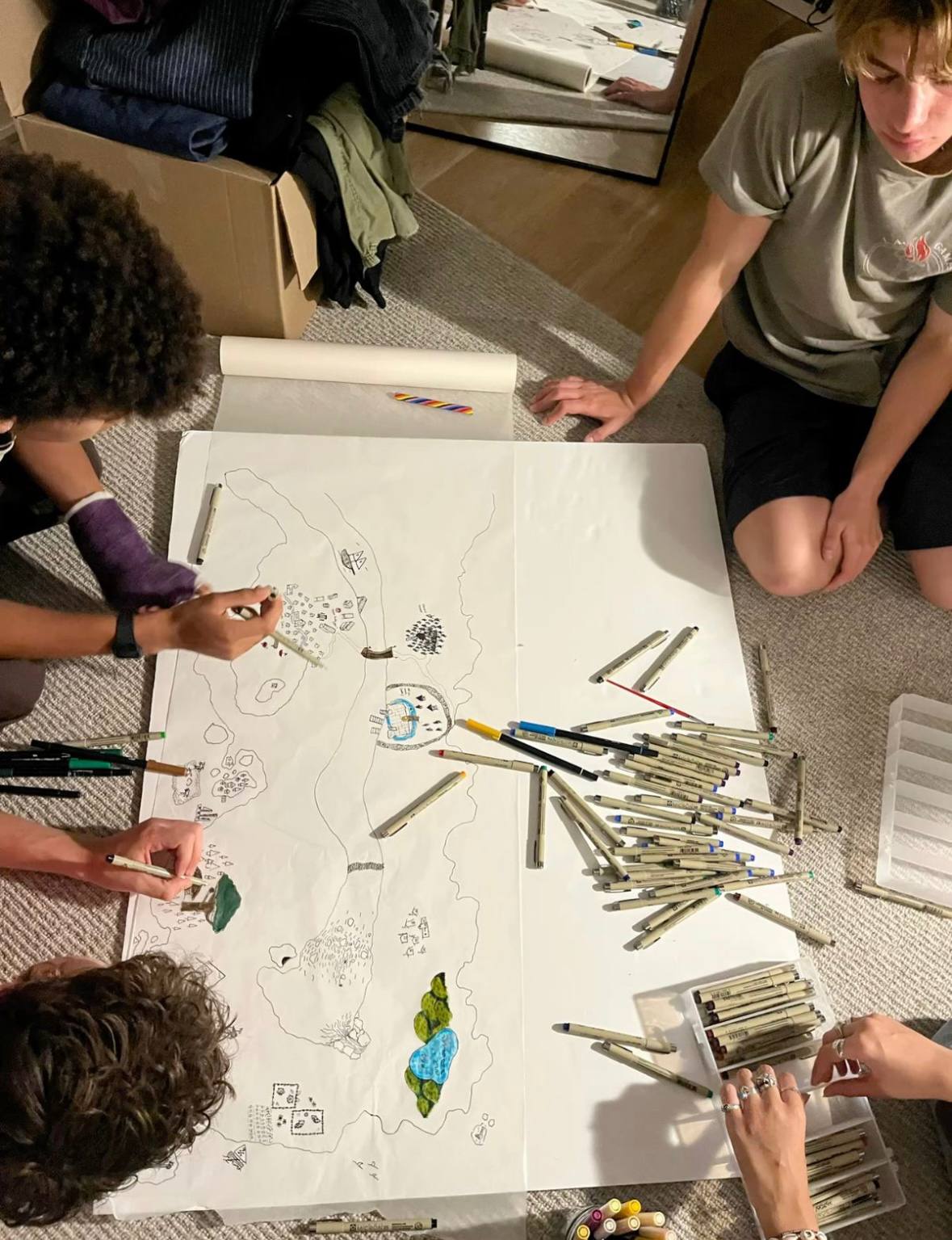 Друзья создают общую картину